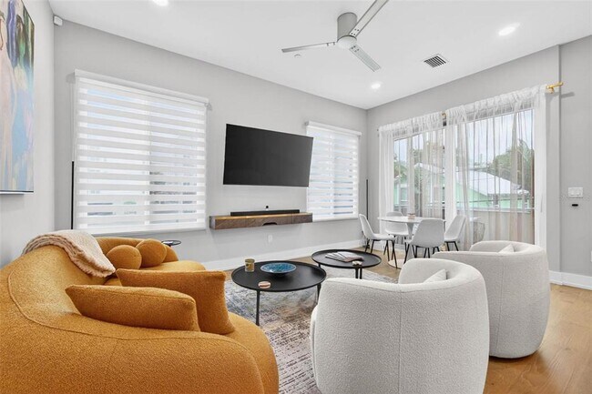 Foto del edificio - 374 6th St S