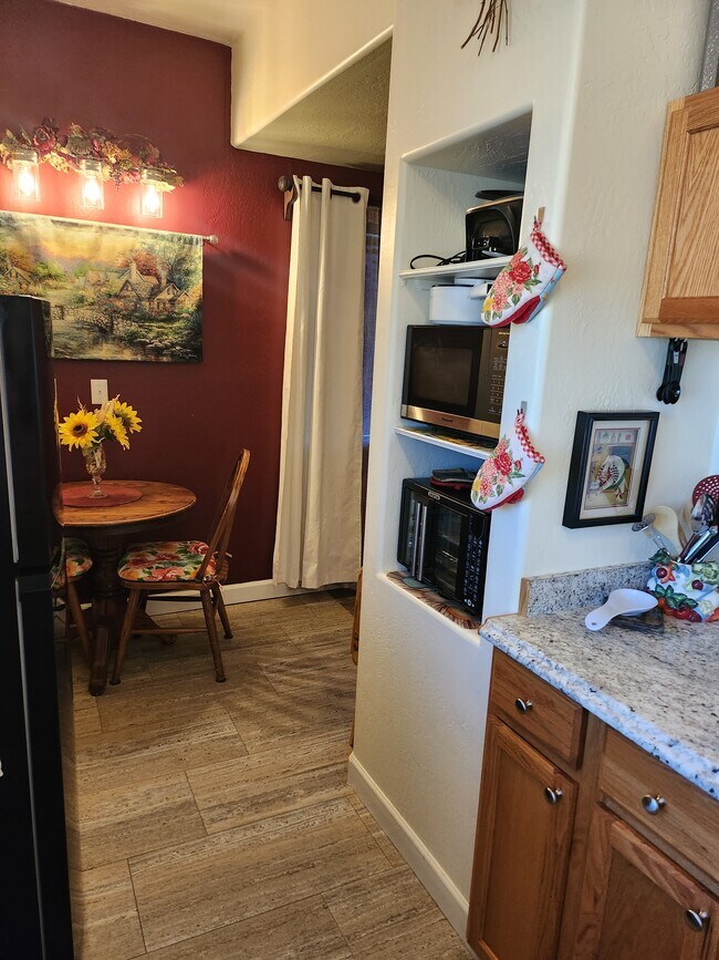 Building Photo - 4267 N Cypress Cir