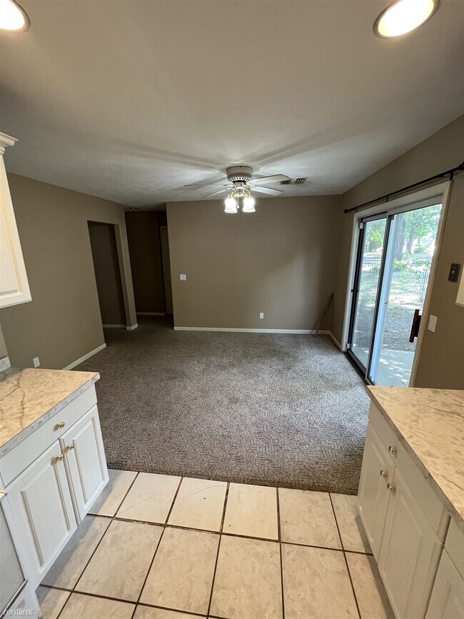 Building Photo - 2 br, 1 bath Duplex - 2 North 3rd Street