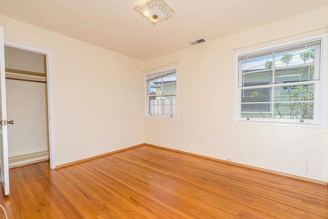 Foto del edificio - 4988 63rd St