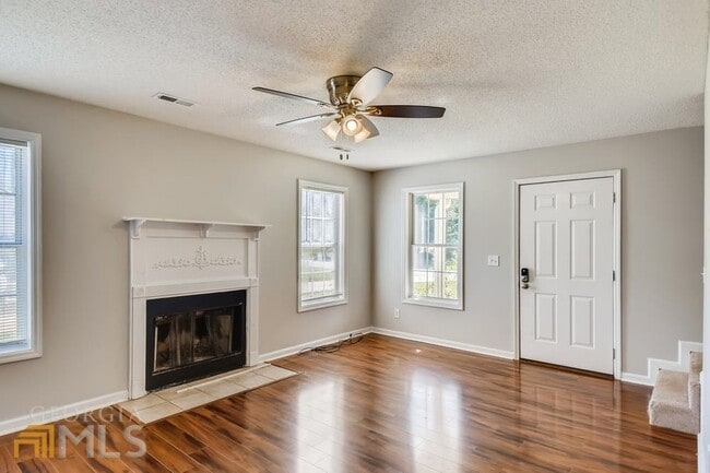 Building Photo - 45 Austin Wds Dr