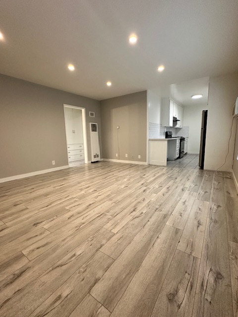 Primary Photo - 7555 De Longpre Ave