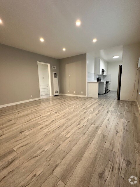 Building Photo - 7555 De Longpre Ave