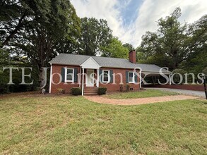 Building Photo - 5535 Robinhood Rd