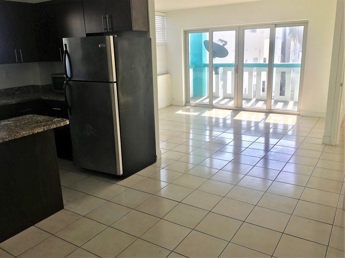 Primary Photo - 701 Collins Ave