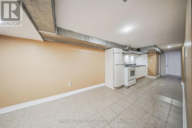 Building Photo - 282 Ossington Ave