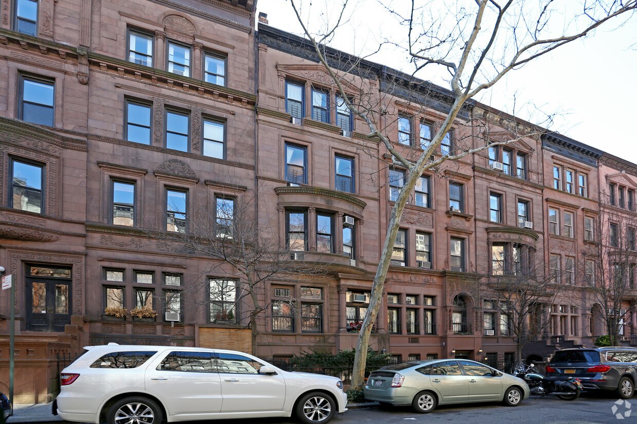 Building Photo - 42 W 89th St