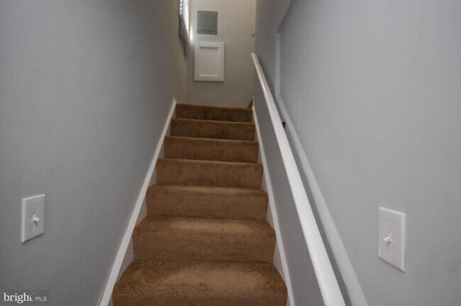 Foto del edificio - 46670 Midway Dr