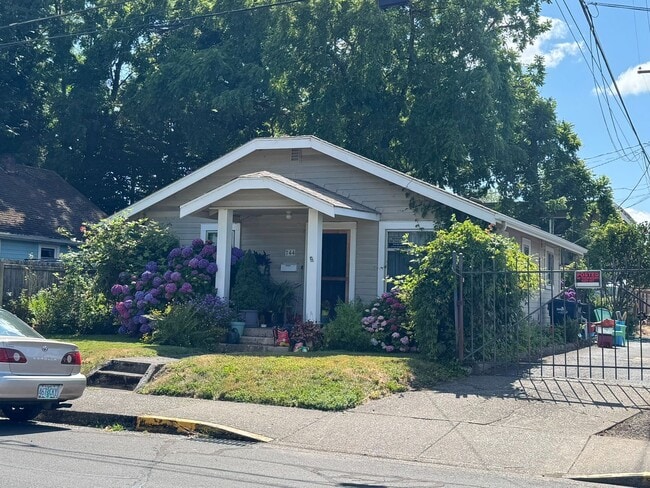 Newly Remodeled 2BD/1BA Home – Fenced Yard & A/C in Every Room! - Newly Remodeled 2BD/1BA Home – Fenced Yard & A/C in Every Room!