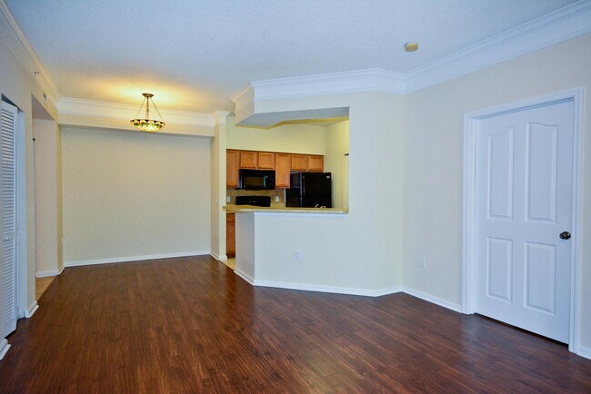 Foto del edificio - 6203 Myrtlewood Cir W