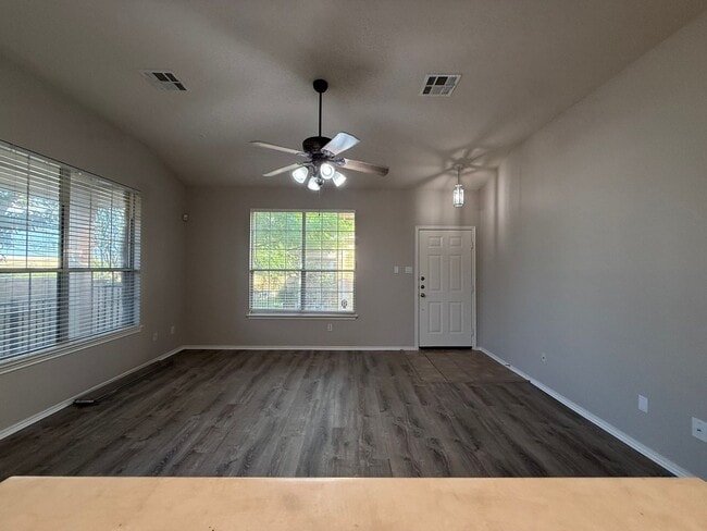 Building Photo - Great 2 Bed 2 Bath Condo!
