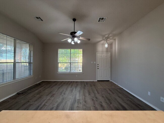 Foto del edificio - Great 2 Bed 2 Bath Condo!