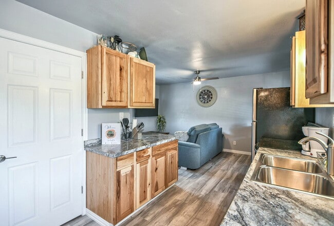 Building Photo - 824 S Blue Quail Ct