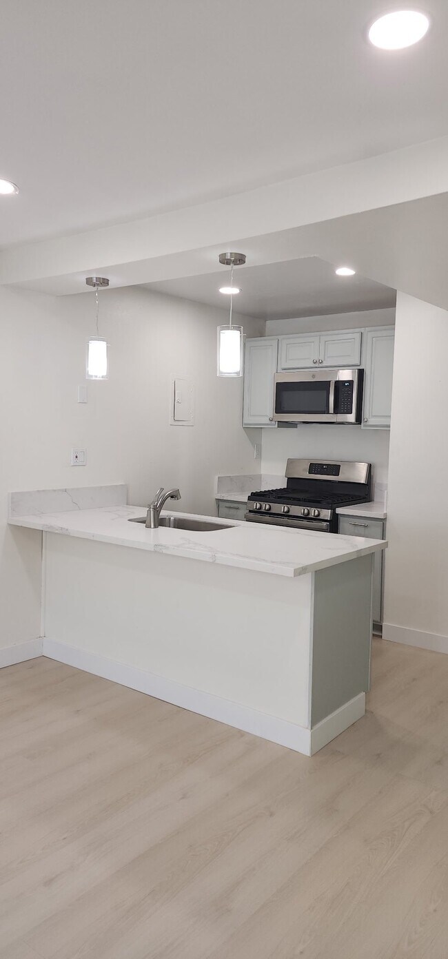 Building Photo - 2255 Cahuilla St