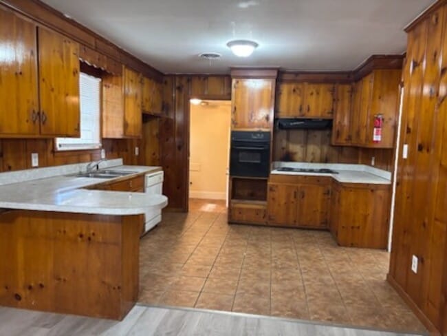 Foto del edificio - 5650 Brentwood Dr