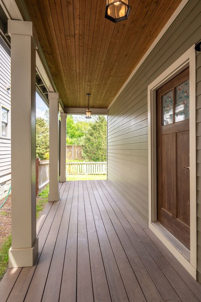 Building Photo - Don't miss out on this amazing 3bed/3bath ...