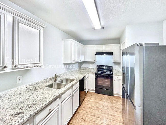 Foto del edificio - 246 Creek Cove Dr