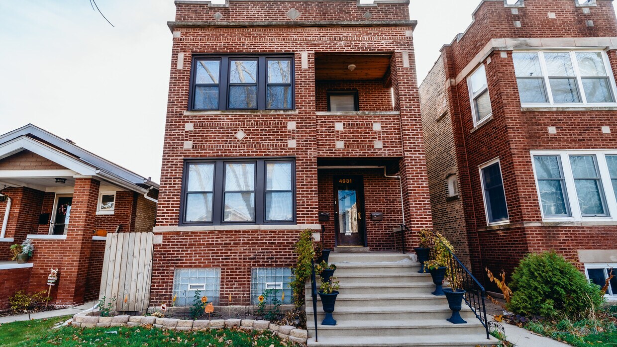 4931 W Roscoe St Unit 2, Chicago, IL 60641 Condo for Rent in Chicago