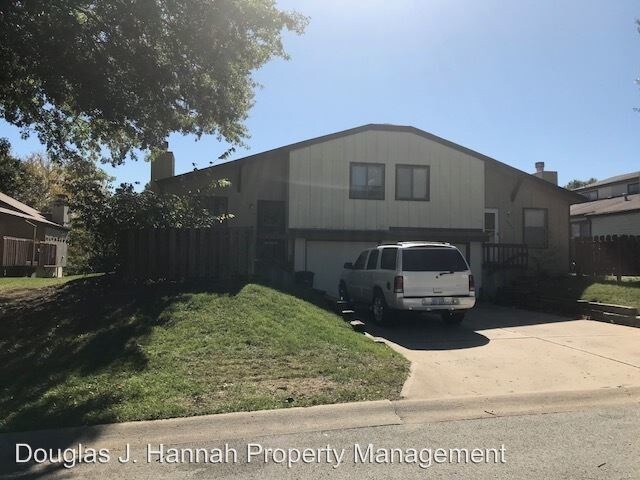 Primary Photo - 9009 E 85th Ter