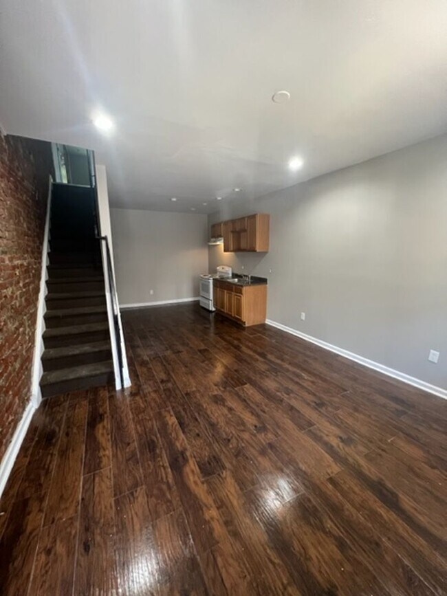 Building Photo - Gorgeous 3-Bedroom, 3-Bath Home in East Kensington – Newly Renovated!