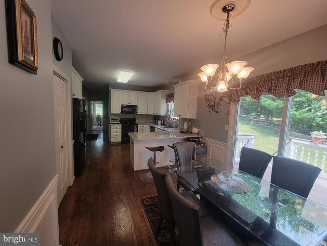 Building Photo - 611 Oriole Pl