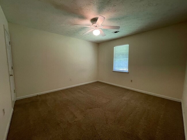 Building Photo - PRE-LEASING FOR AUGUST!