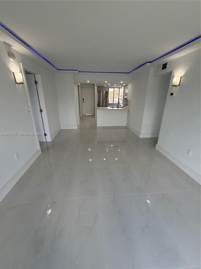 Foto del edificio - 9915 W Okeechobee Rd