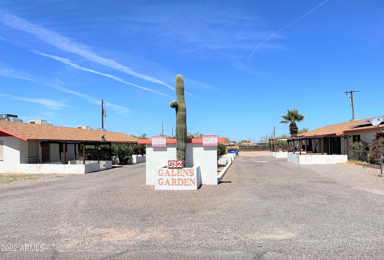 Primary Photo - 512 N Valley Dr