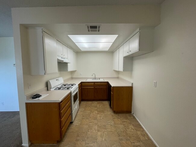 Building Photo - 453 Sancado Ter