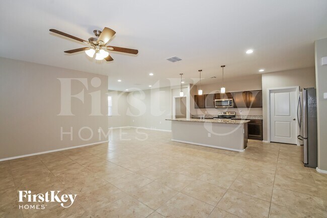 Foto del edificio - 18443 W Artemisa Ave