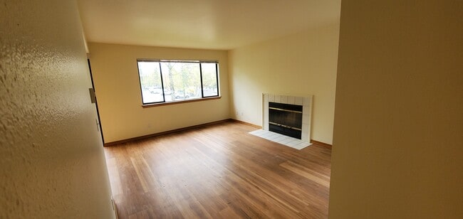 Building Photo - Meridian Place Apartments