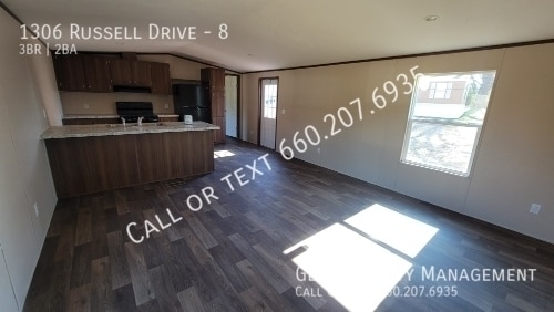 Building Photo - 1306 Russell Dr