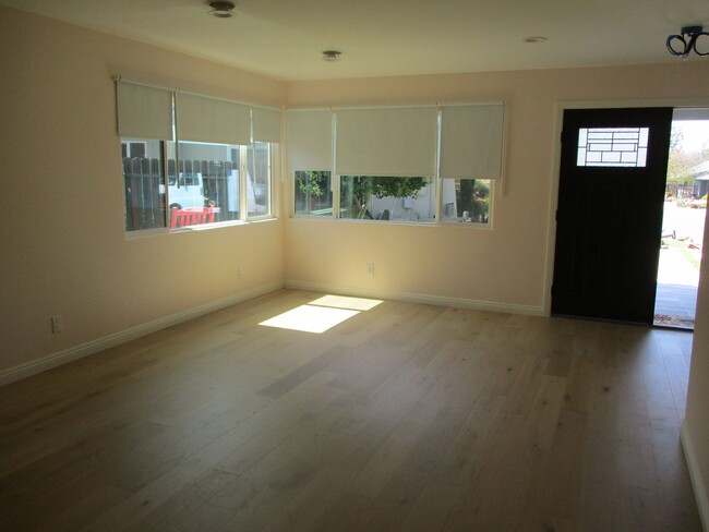 Building Photo - Newly Remodeled 4 Bdr 2.5 Bath home in Pow...