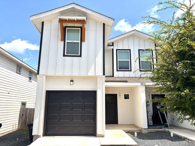 Foto del edificio - Beautiful Townhome 3/2.5