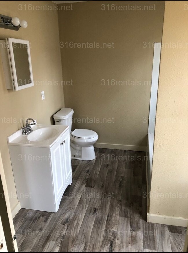 Foto del edificio - $1100  - 3 bed 1 bath - Single Family Home