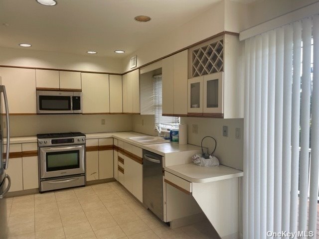 Building Photo - 746 Arbuckle Ave