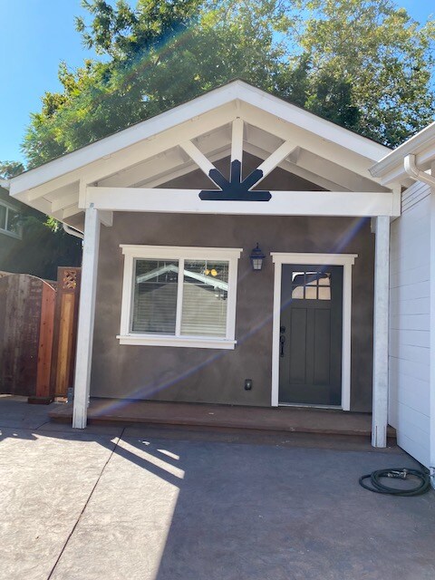 Building Photo - 1107 Madera Ave