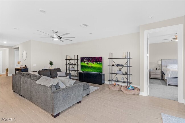 Foto del edificio - 607 Parkshore Lk Ave