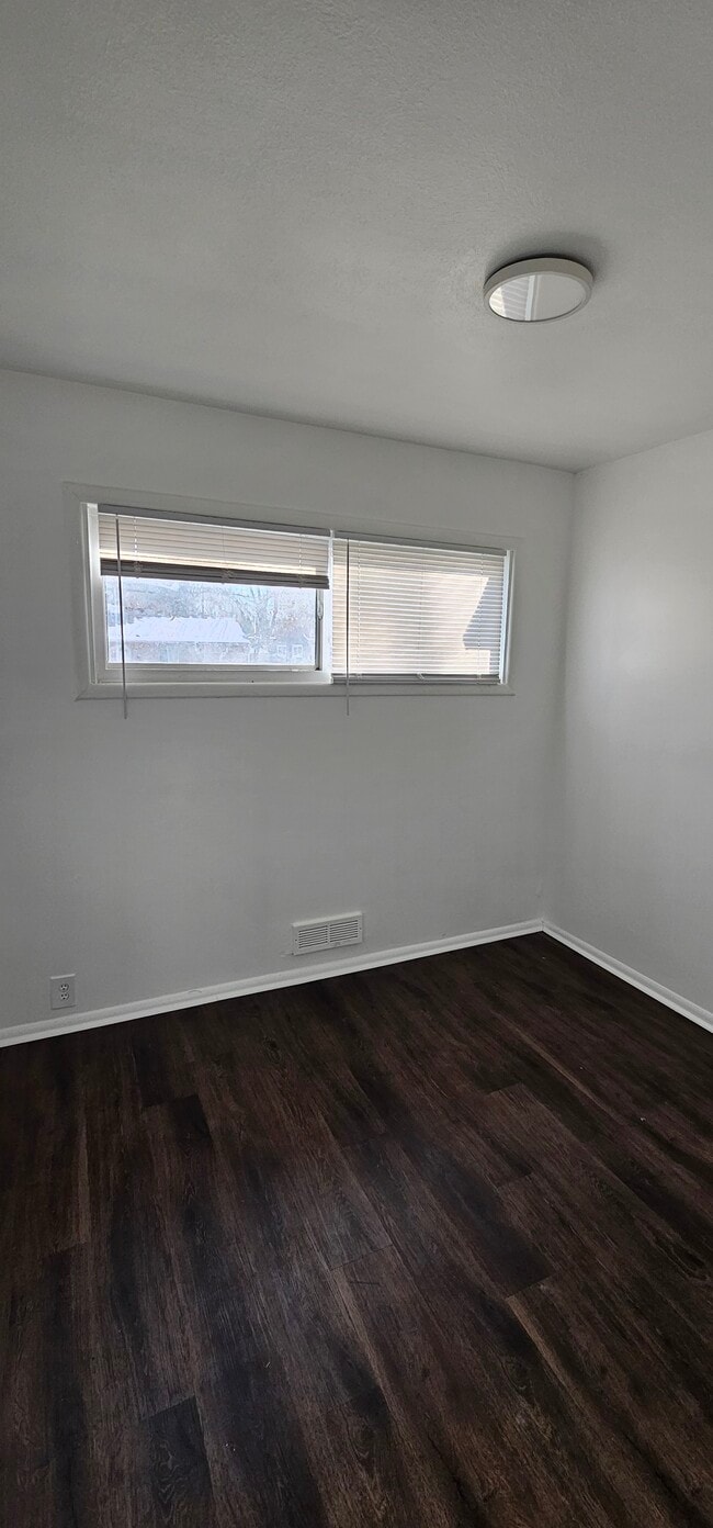 Foto del edificio - 7504 E 112th St