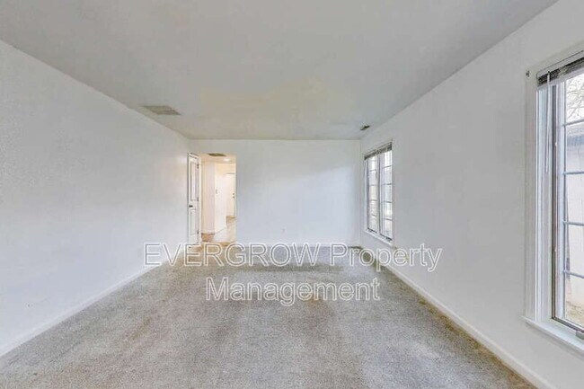 Building Photo - 142 N 7th Ave