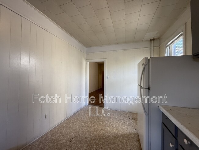 Building Photo - 347 S George St