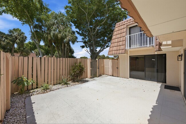 Building Photo - 515 Green Springs Pl