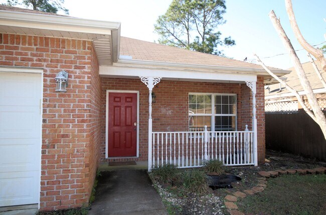 Building Photo - Central Niceville Location
