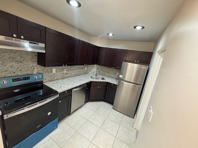 Foto del edificio - 3115 Oakland Shores Dr