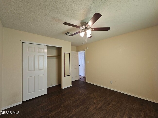 Building Photo - 10909 Northview Dr