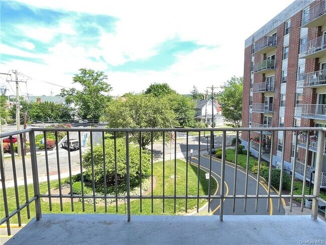 Building Photo - 35 Park Avenue Unit 3K