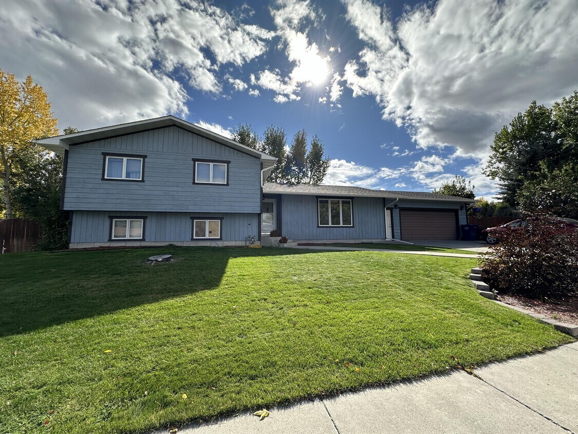 Primary Photo - 1028 17th Ave SW