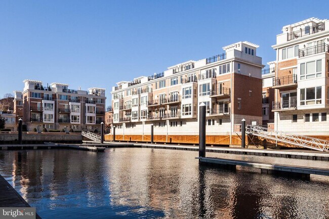 Building Photo - 609 Ponte Villas N