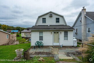 Building Photo - 120 Evergreen Ln