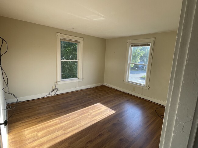 livingroom - 2 Talbot Ave